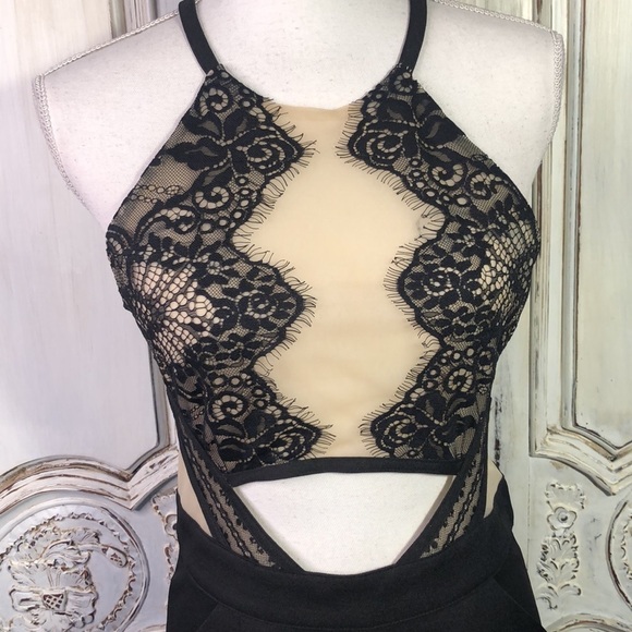 San Joy NWT Black and Cream Lace and Sheer With Cut Out Romper Size Small - Picture 5 of 13